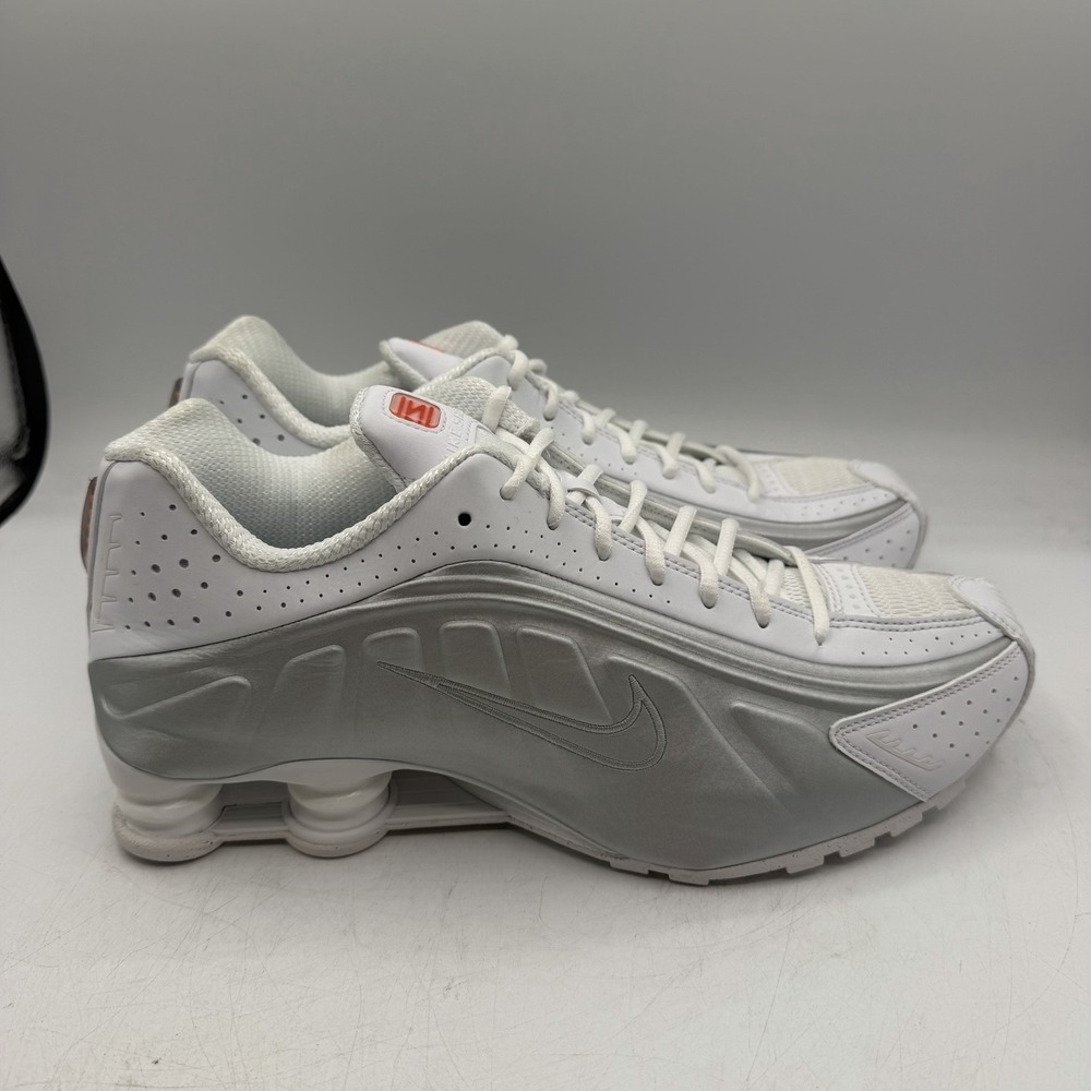 Nike Shox R4 Shoes Womens 11.5 Mens 10 White Metallic Silver Sneaker AR3565-101